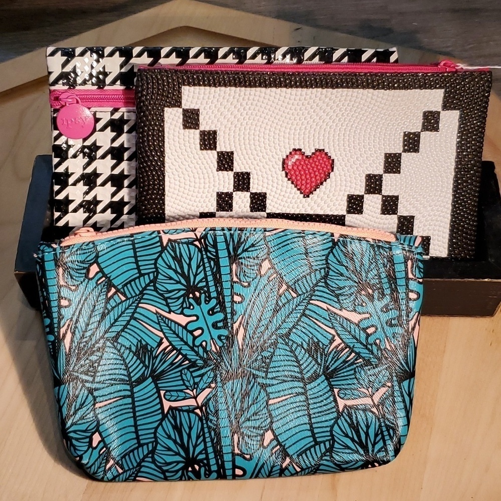 🍄 SET OF THREE IPSY BAGS